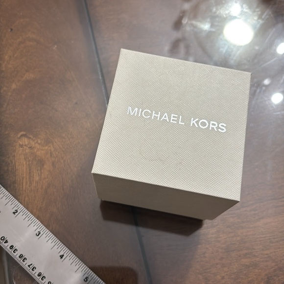 Michael Kors Rose Gold Watch - Picture 10 of 11